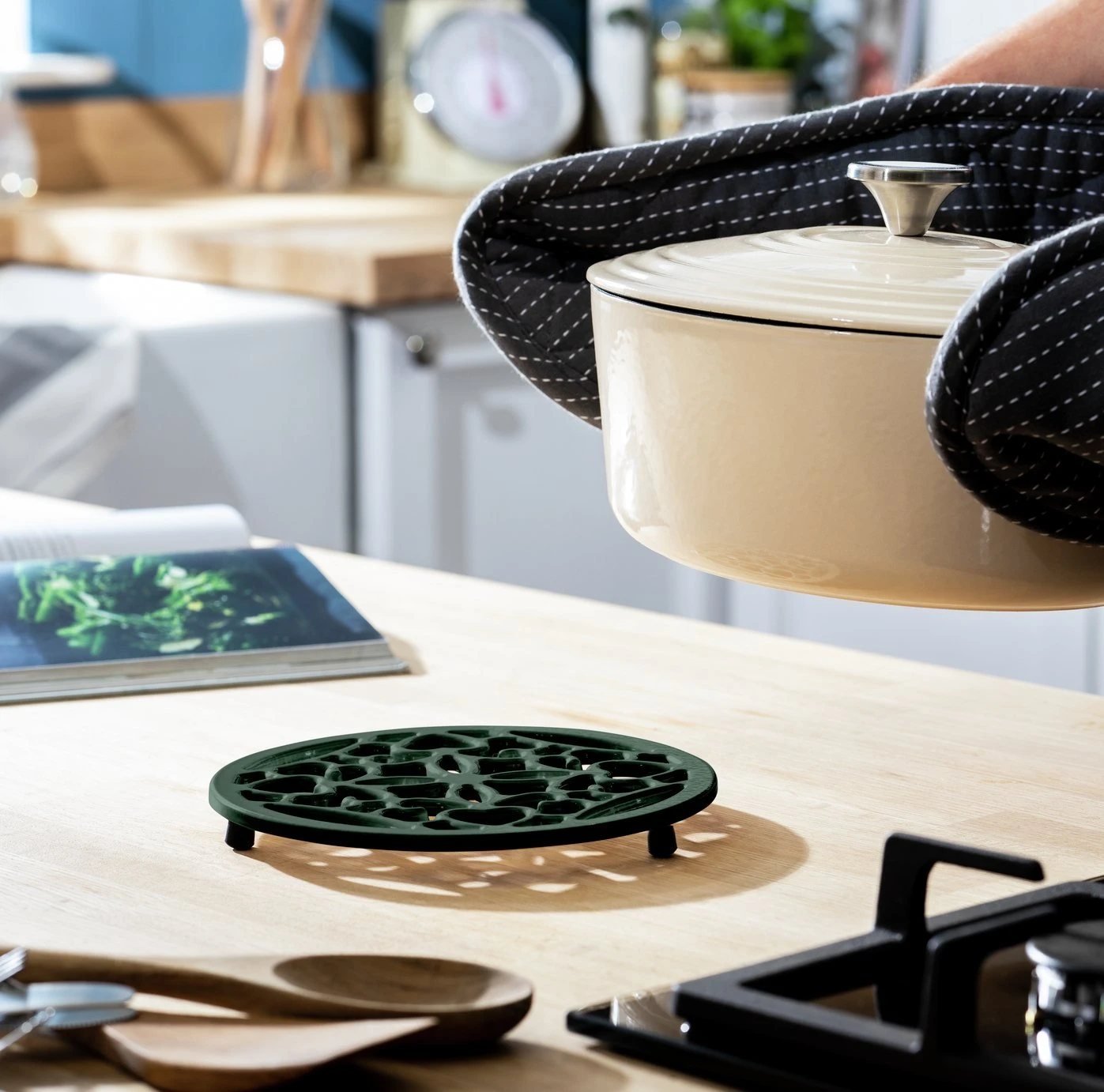 Habitat Cast Iron Trivet - Green 4 Habitat Cast Iron Trivet - Green - Image 2