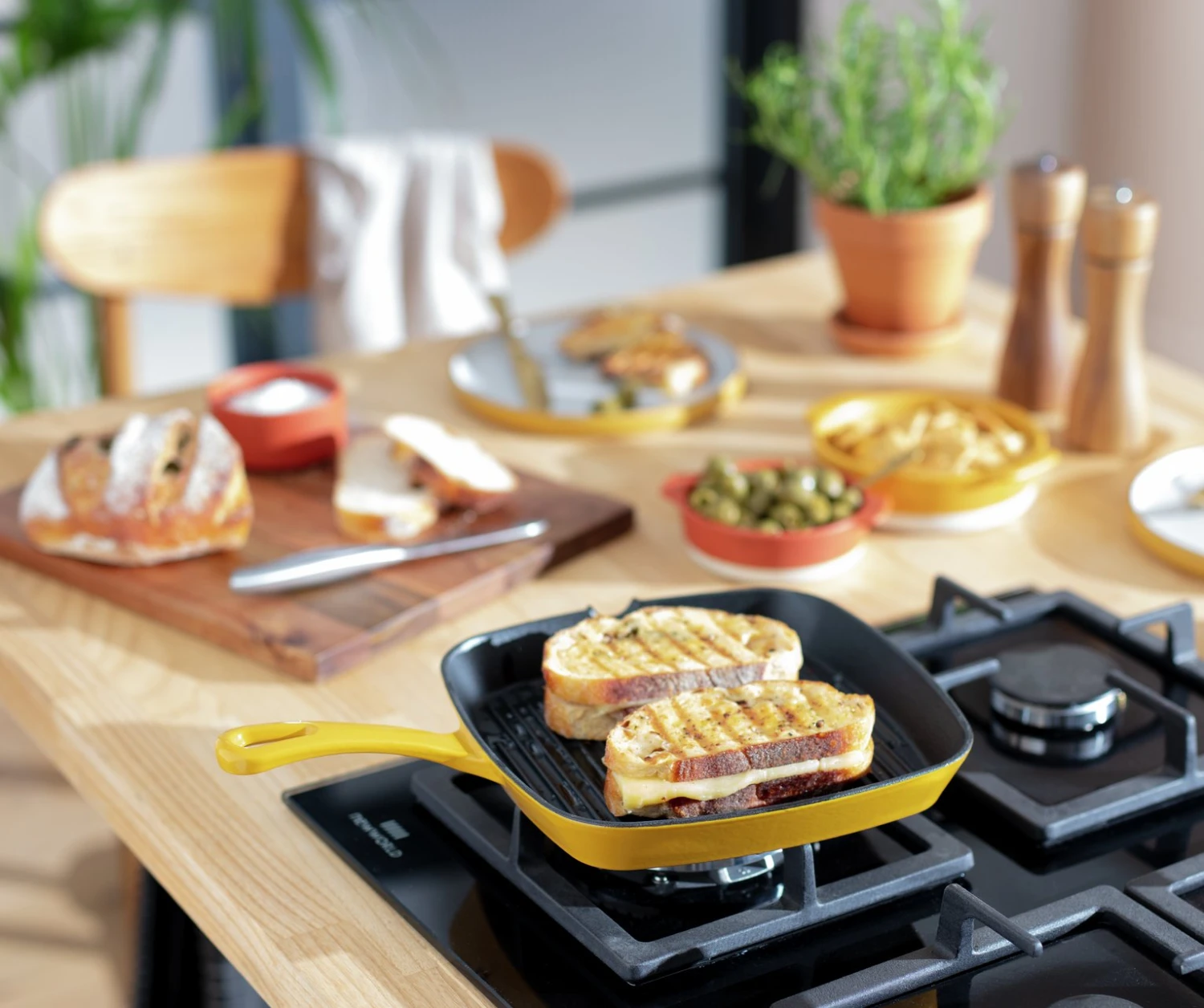 Habitat Global 23cm Cast Iron Griddle Pan - Yellow 4 Habitat Global 23cm Cast Iron Griddle Pan - Yellow - Image 2