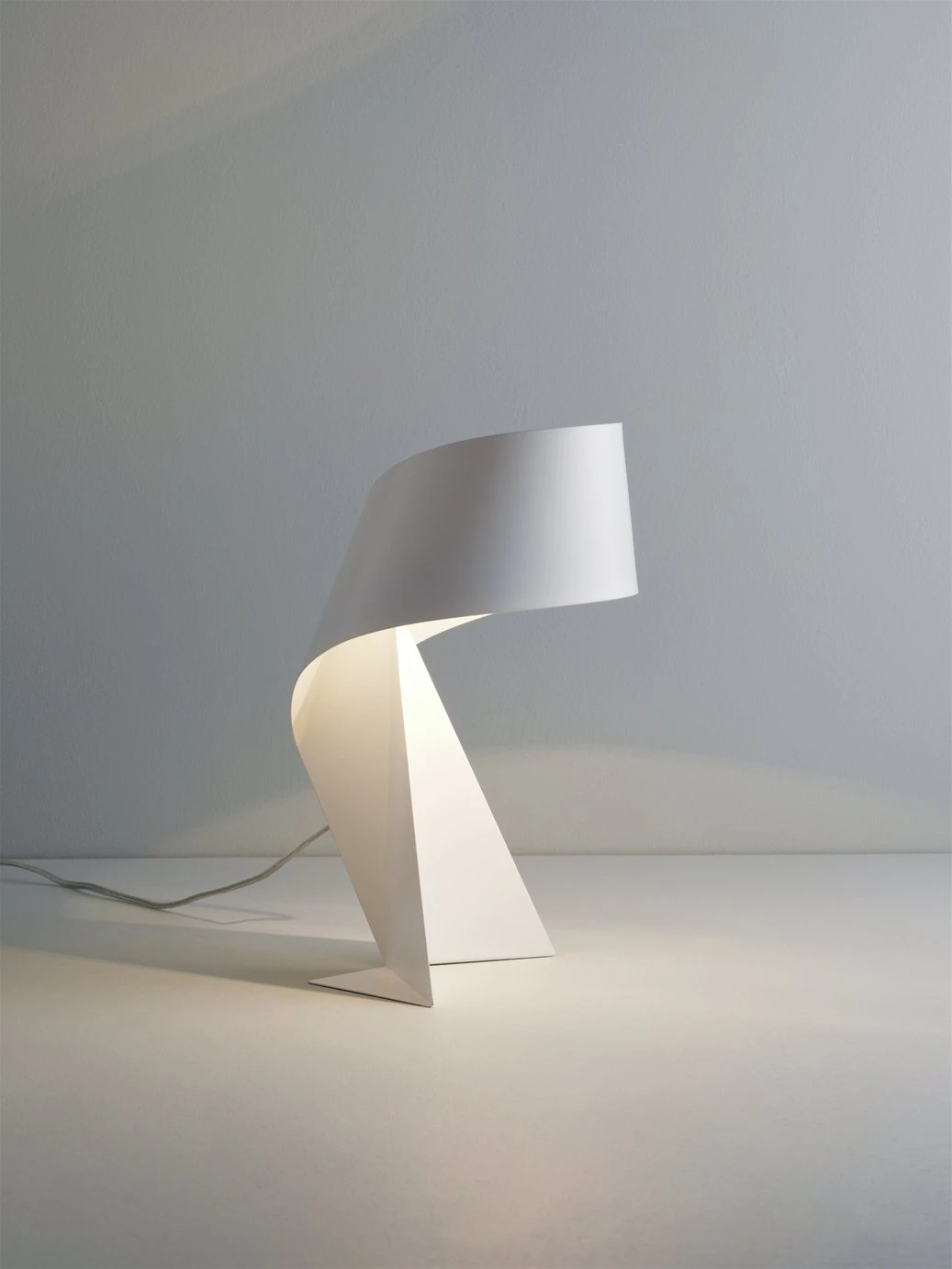 Habitat Ribbon Mini Metal Table Lamp - White 5 Habitat Ribbon Mini Metal Table Lamp - White - Image 3