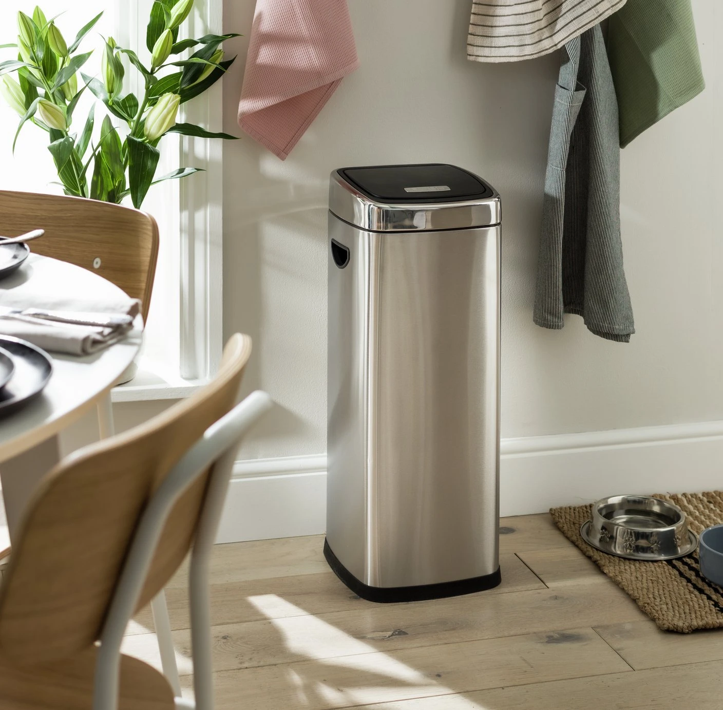Habitat 30 Litre Square Touch Top Bin - Silver 4 Habitat 30 Litre Square Touch Top Bin - Silver - Image 2