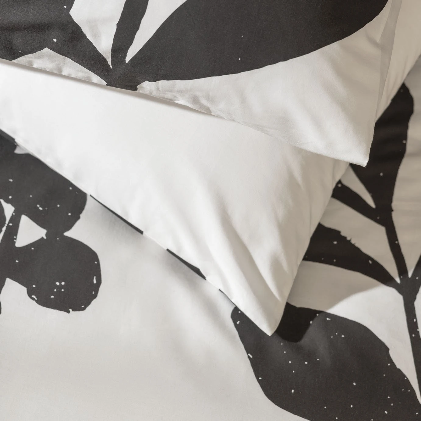 Habitat Cotton Floral Black & White Bedding Set - Double 6 Habitat Cotton Floral Black & White Bedding Set - Double - Image 4