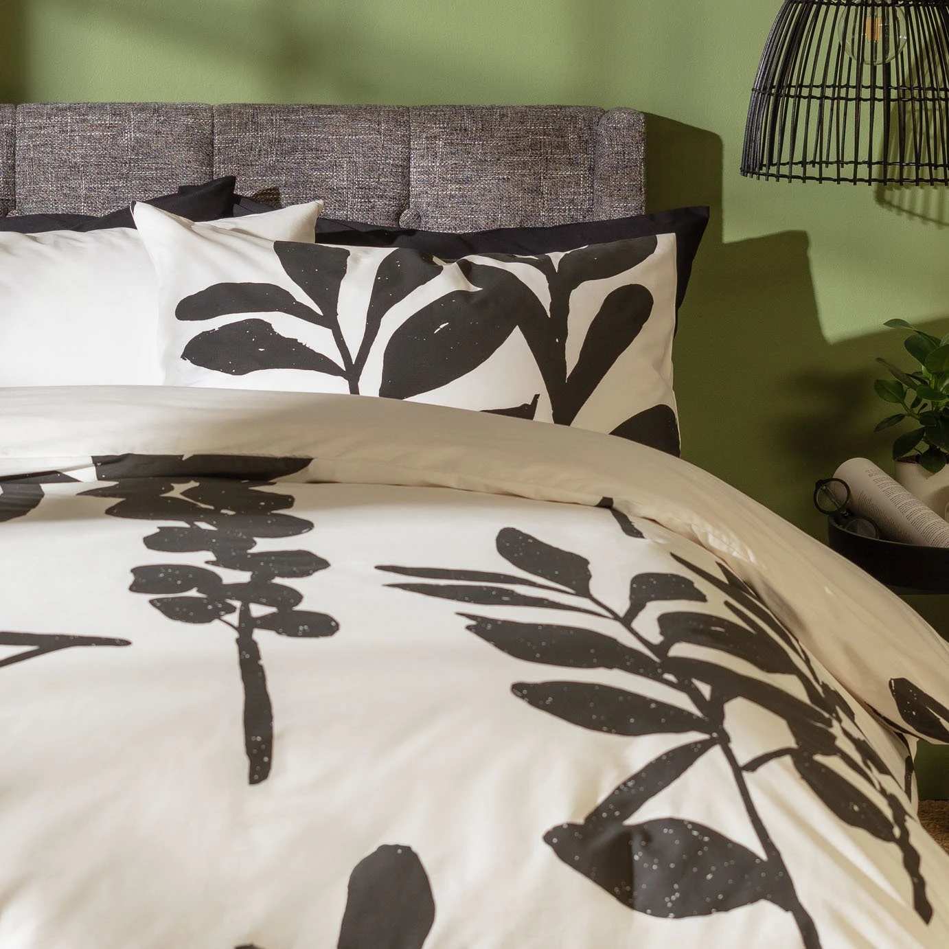 Habitat Cotton Floral Black & White Bedding Set - Double 7 Habitat Cotton Floral Black & White Bedding Set - Double - Image 5